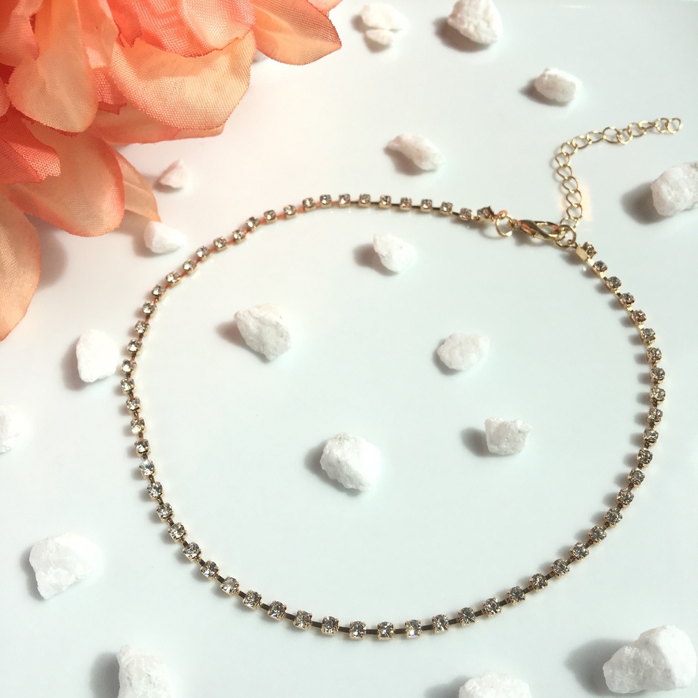 'Royal' Elegant Gold Choker Necklace - Picture 3 of 4